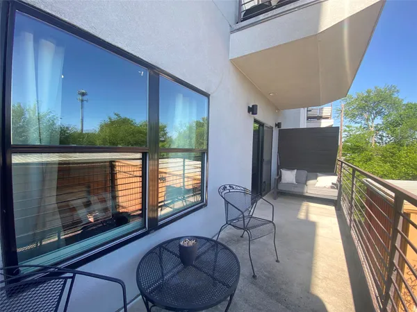$1,800 | 6444 Burnet Road, Unit 203, Austin, TX 78757