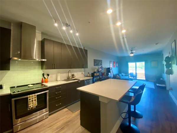 $1,800 | 6444 Burnet Road, Unit 203, Austin, TX 78757