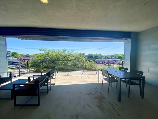 $1,800 | 6444 Burnet Road, Unit 203, Austin, TX 78757