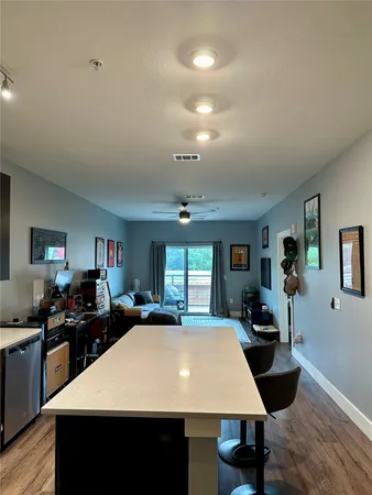 $1,800 | 6444 Burnet Road, Unit 203, Austin, TX 78757