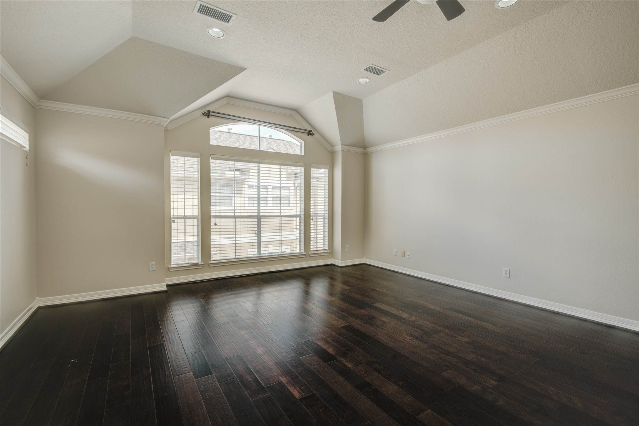 5417 Lillian Street Houston, TX 77007 - Photo 21 of 38 Master bedroom