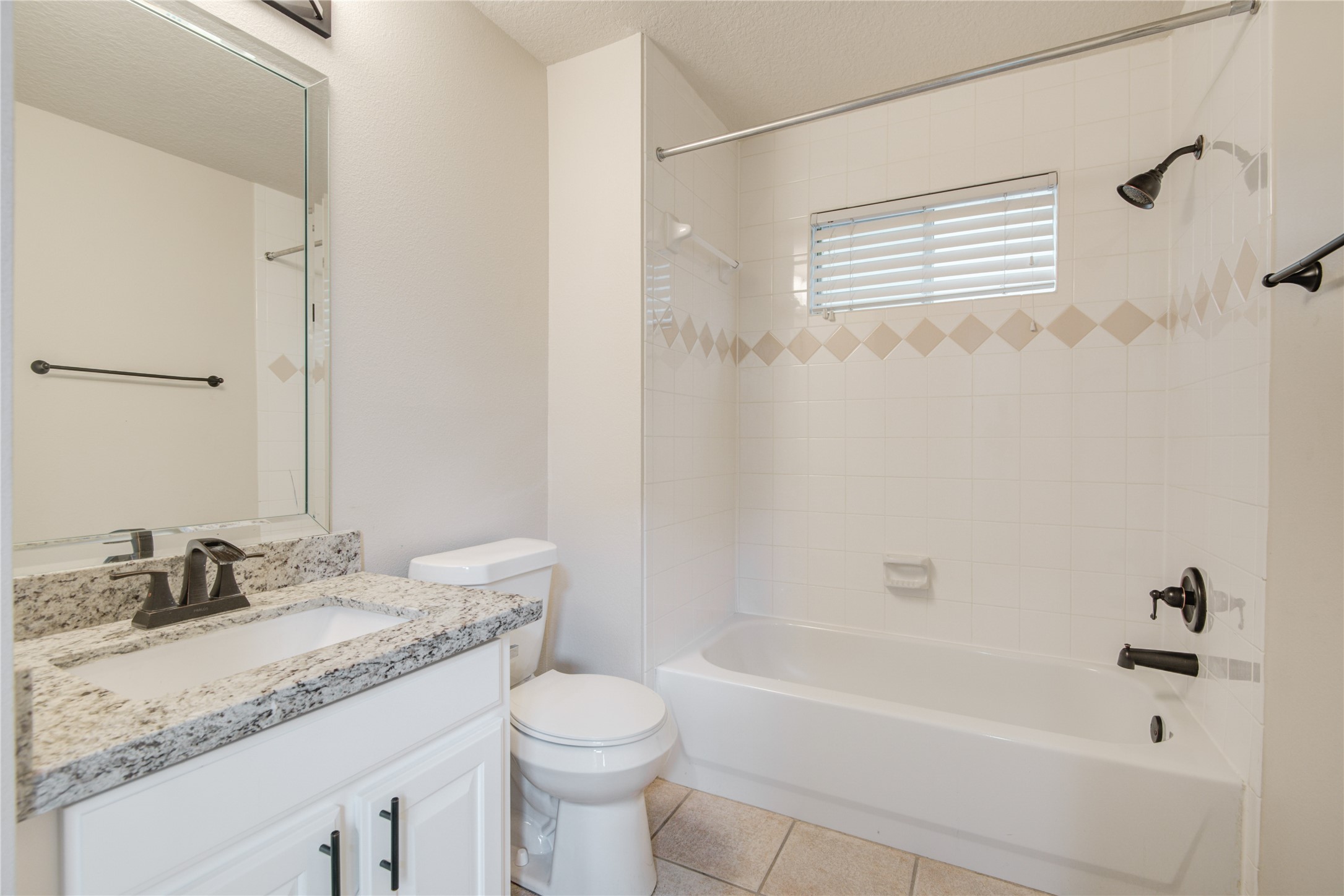 5417 Lillian Street Houston, TX 77007 - Photo 35 of 38 Full secondary bath