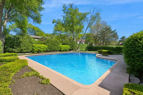 $995,000 | 2445 Vicki Lane, Northbrook, IL 60062