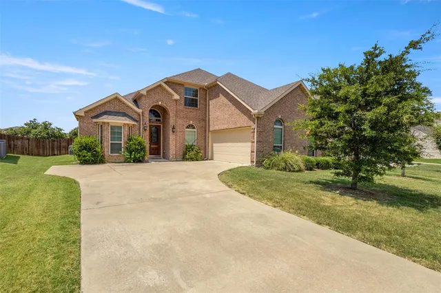 $399,998 | 153 Pinewood Avenue, Red Oak, TX 75154