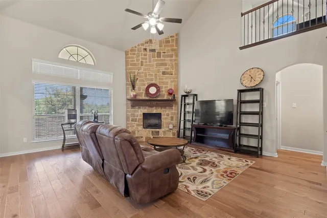 $399,998 | 153 Pinewood Avenue, Red Oak, TX 75154