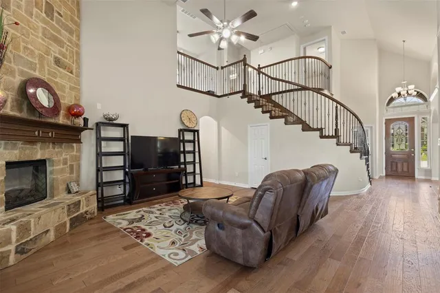 $399,998 | 153 Pinewood Avenue, Red Oak, TX 75154