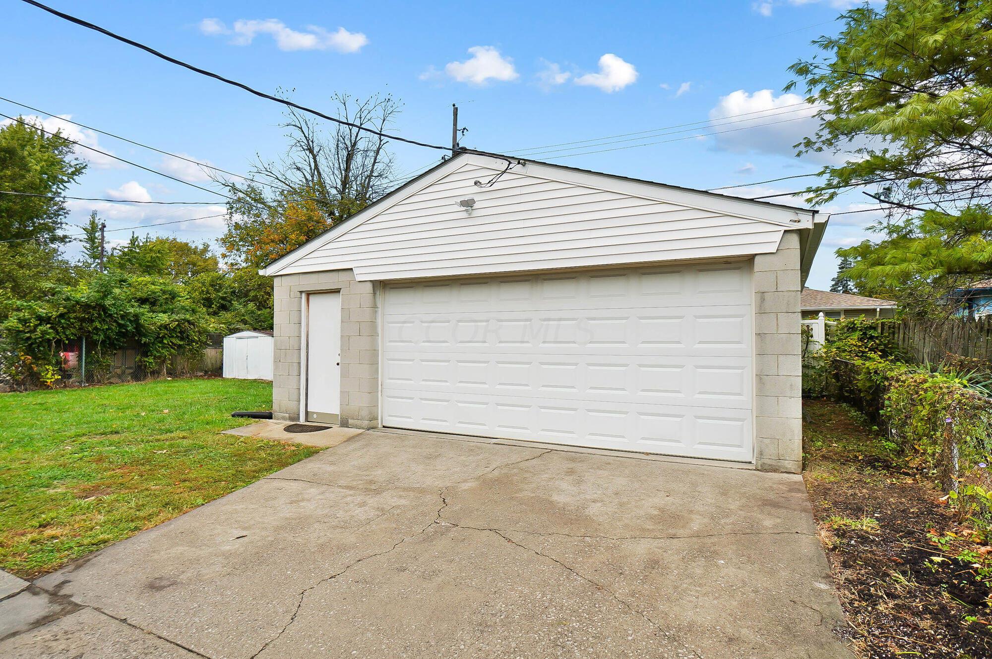 1650 Page Road Columbus, OH 43207 - Photo 38 of 42 037