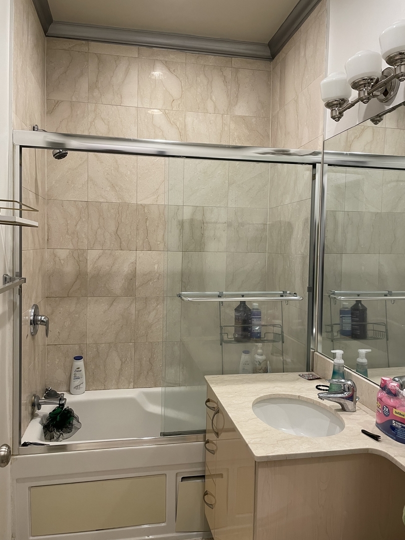 36 South Ashland Avenue, Unit 501 Chicago, IL 60607 - Photo 3 of 12 a bathroom with a sink and a bathtub