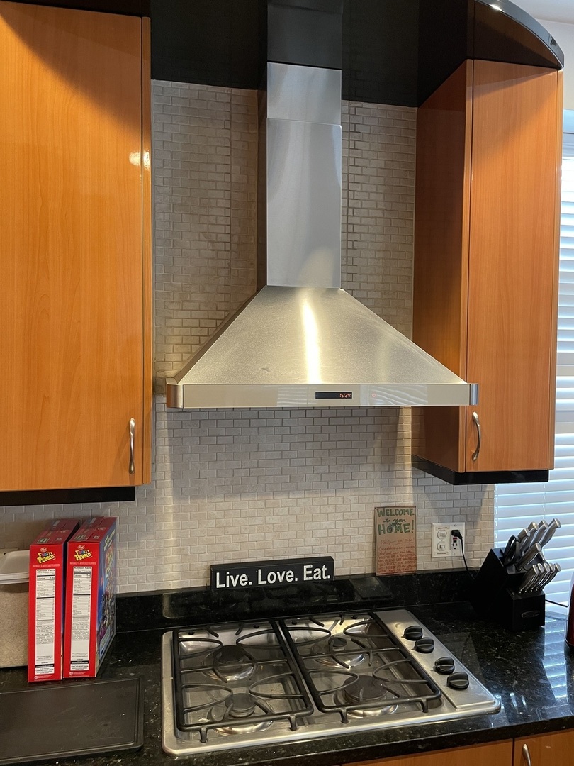 36 South Ashland Avenue, Unit 501 Chicago, IL 60607 - Photo 6 of 12 a kitchen with a stove and a cabinet