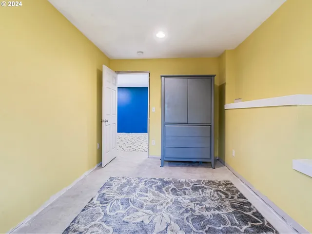 a view of entryway with a front door