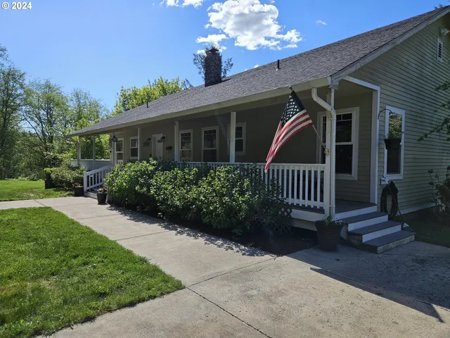 a view of a house with a big yard