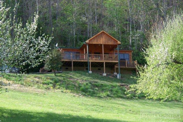 454 Shallowford Road Laurel Springs, NC 28644 - Photo 2 of 16 Gallery Image 2