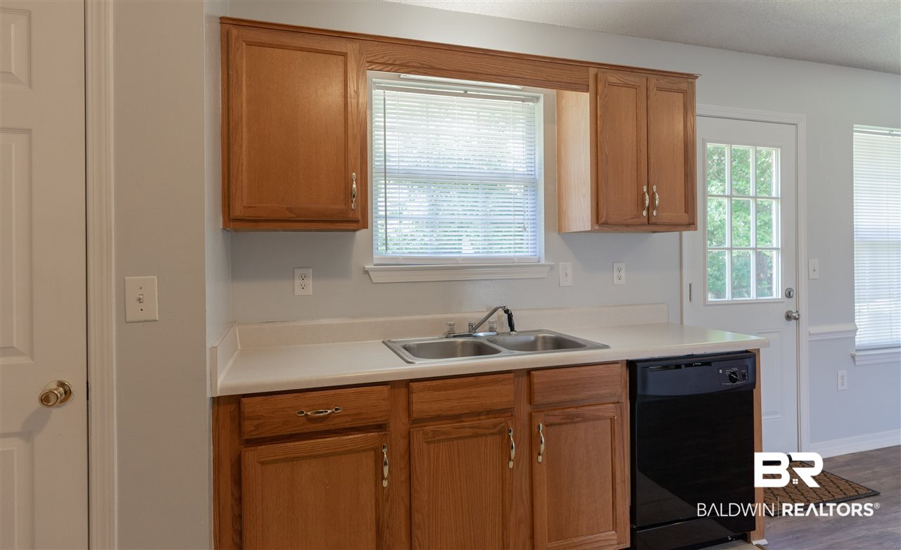 13085 Pointer Drive West Foley, AL 36535 - Photo 10 of 20 Kitchen