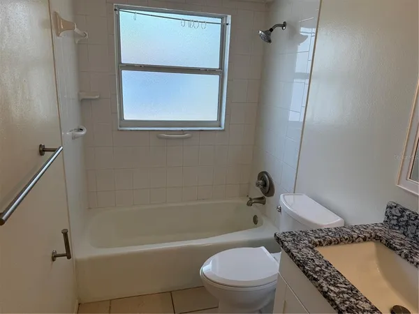$1,250 | 824 South Lone Oak Drive, Unit B, Leesburg, FL 34748