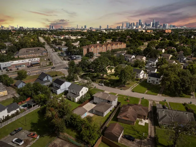 $2,600 | 3818 Southmore Boulevard, Houston, TX 77004