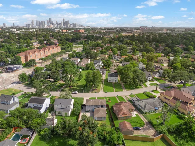 $2,600 | 3818 Southmore Boulevard, Houston, TX 77004