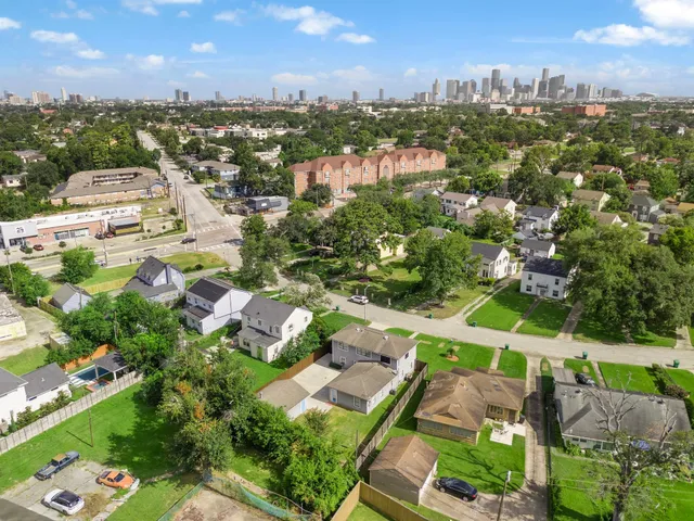 $2,600 | 3818 Southmore Boulevard, Houston, TX 77004