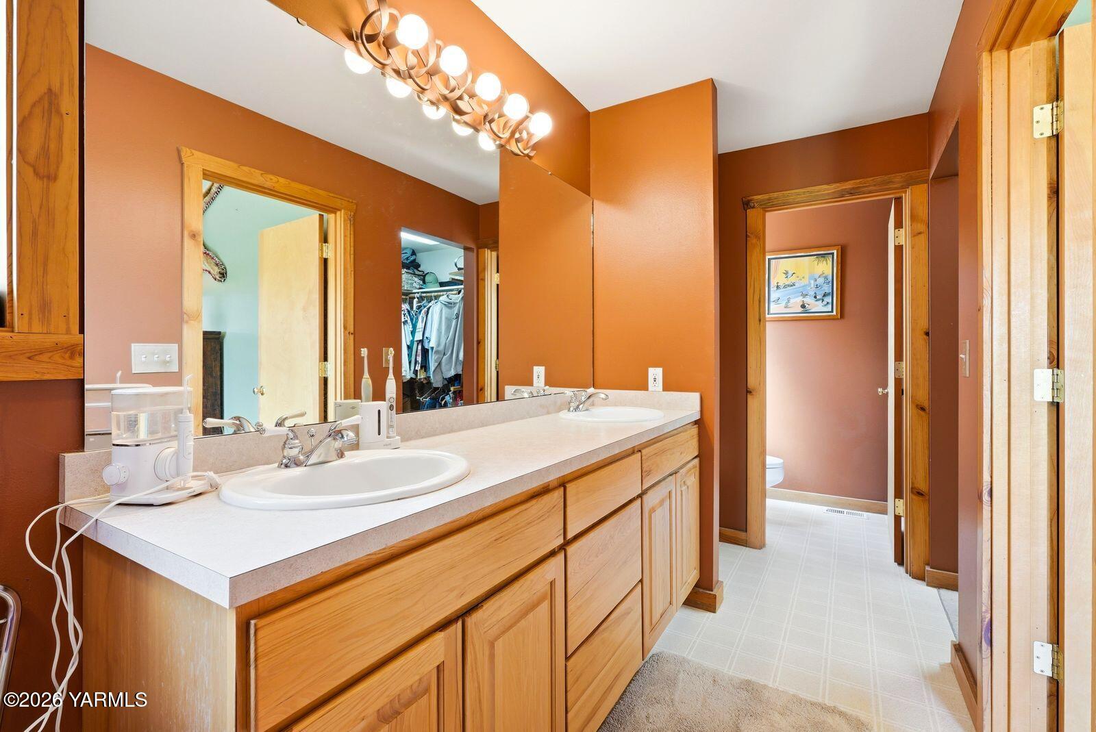 5005 Gamache Road Moxee, WA 98936 - Photo 35 of 48 33 - DoubleVanity