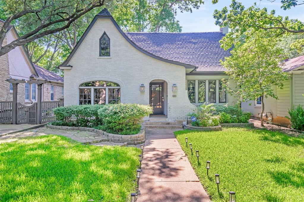 1151 North Winnetka Ave