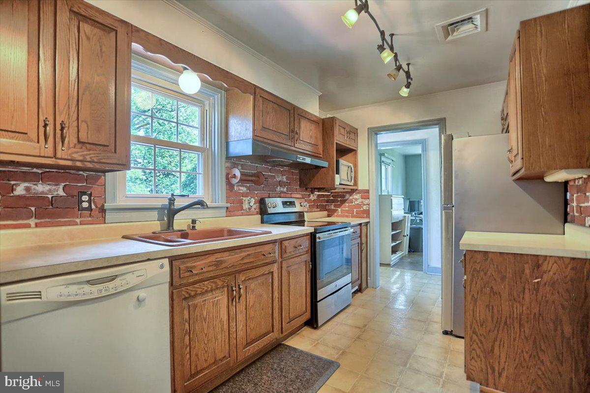 4124 Ridgeview Road Harrisburg, PA 17112 - Photo 11 of 39 Gallery Image 11