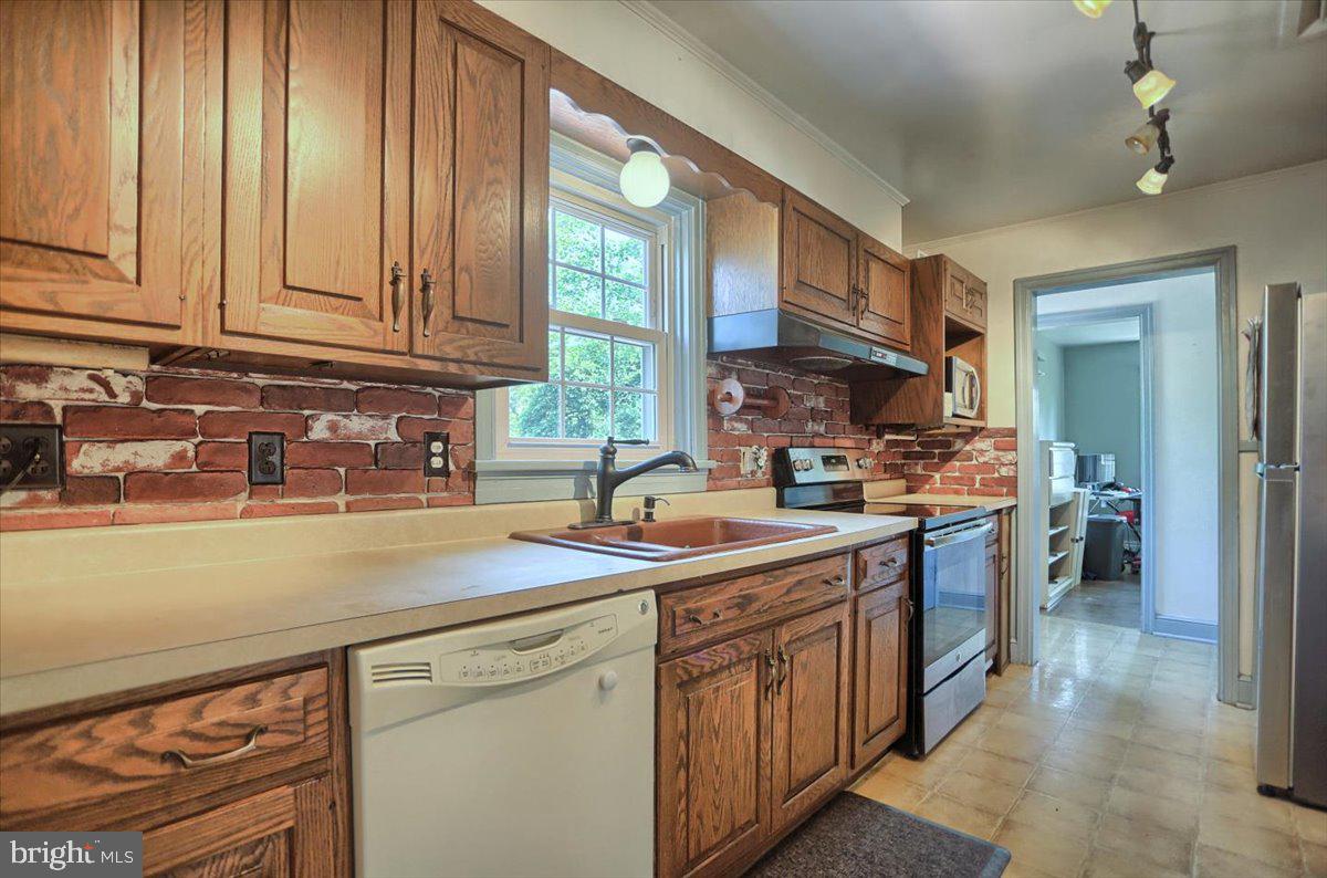 4124 Ridgeview Road Harrisburg, PA 17112 - Photo 14 of 39 Gallery Image 14