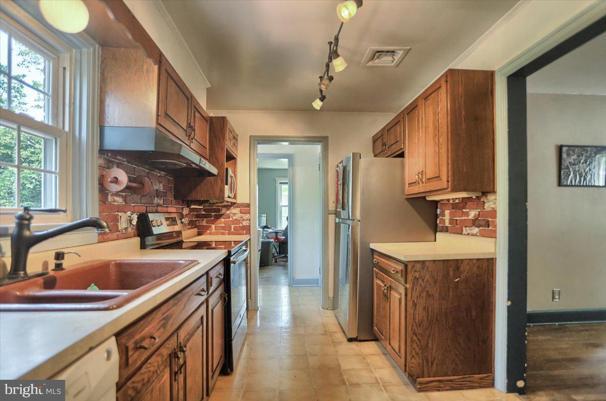 4124 Ridgeview Road Harrisburg, PA 17112 - Photo 9 of 39 Gallery Image 9