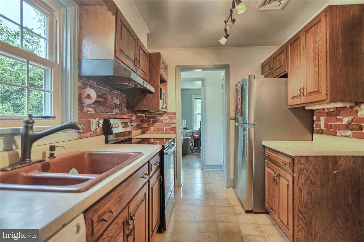 4124 Ridgeview Road Harrisburg, PA 17112 - Photo 10 of 39 Gallery Image 10