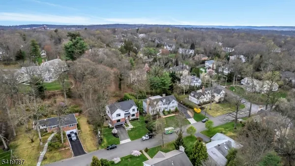 $2,675,000 | 11 Brantwood Drive, Summit, NJ 07901