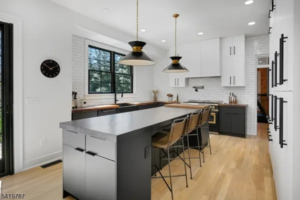 $2,675,000 | 11 Brantwood Drive, Summit, NJ 07901