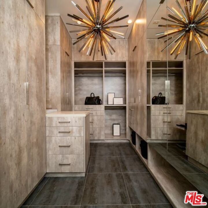 2500 Vasanta Way Los Angeles, CA 90068 - Photo 10 of 22