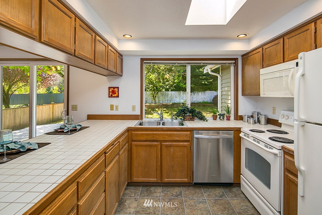 24216 15th Place Southeast Bothell, WA 98021 - Photo 5 of 14