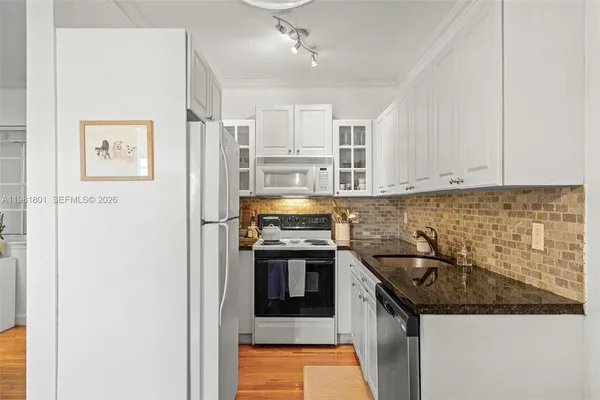 $2,150 | 45 Antilla Avenue, Unit 3C, Coral Gables, FL 33134