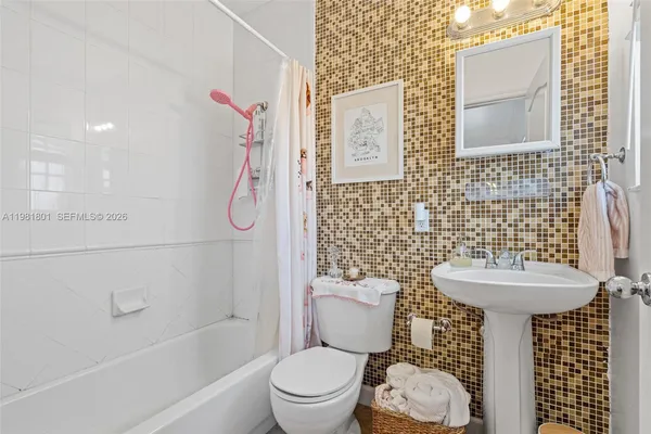 $2,150 | 45 Antilla Avenue, Unit 3C, Coral Gables, FL 33134