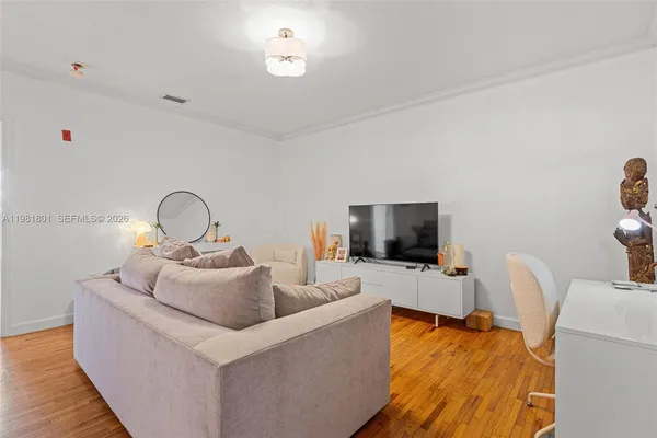 $2,150 | 45 Antilla Avenue, Unit 3C, Coral Gables, FL 33134