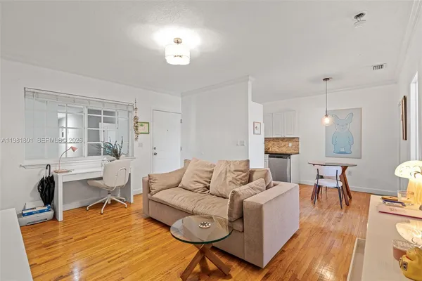 $2,150 | 45 Antilla Avenue, Unit 3C, Coral Gables, FL 33134