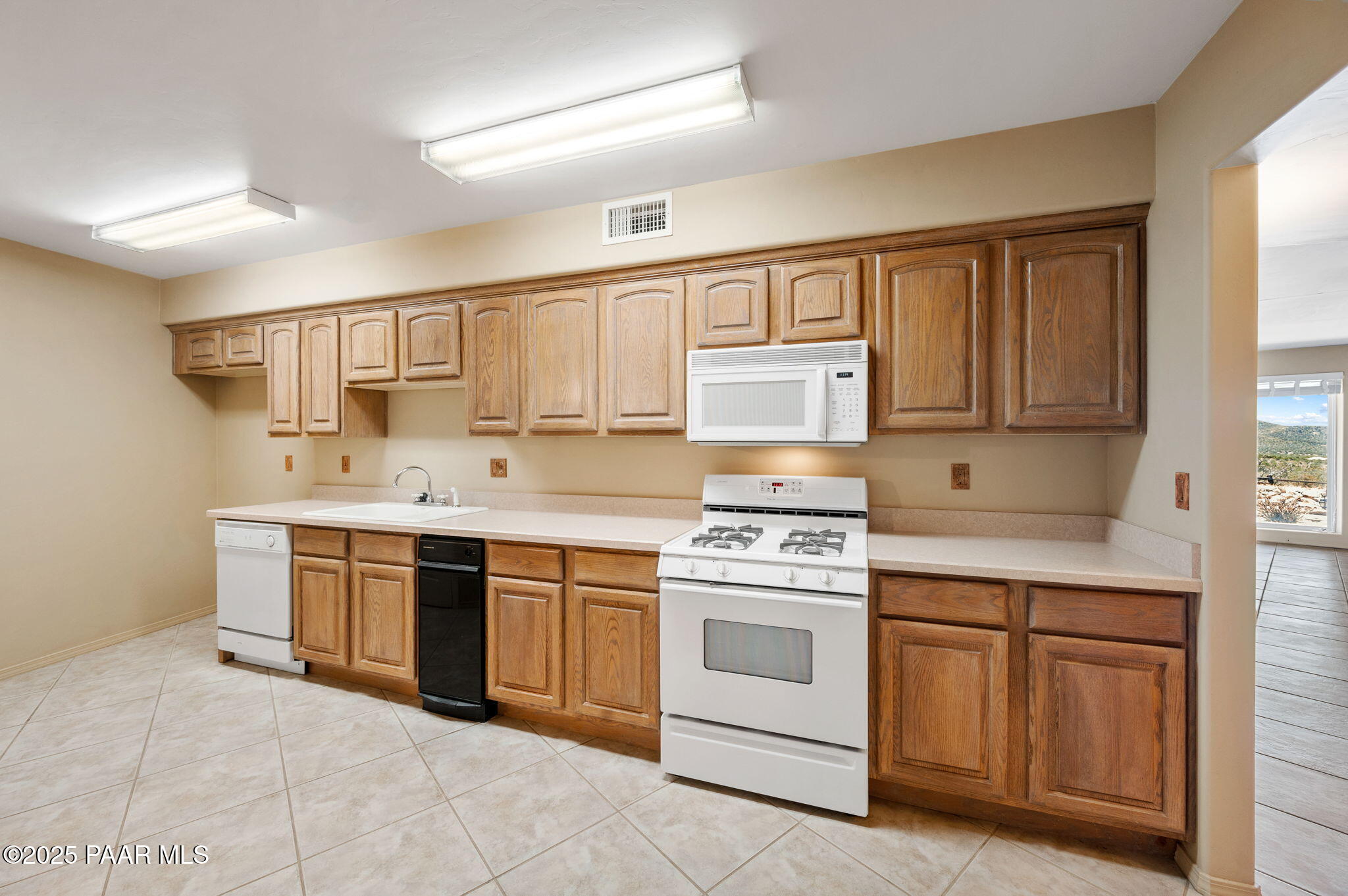 18900 Butte Pass Road Prescott, AZ 86305 - Photo 28 of 45 Downstairs Kitchen (2)