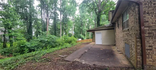 a view of a house with a backyard