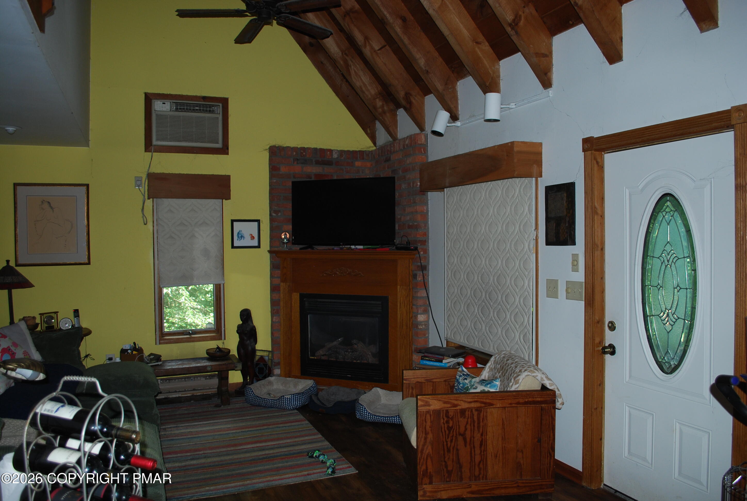 424 Saunders Drive Bushkill, PA 18324 - Photo 6 of 35 DSC_0493