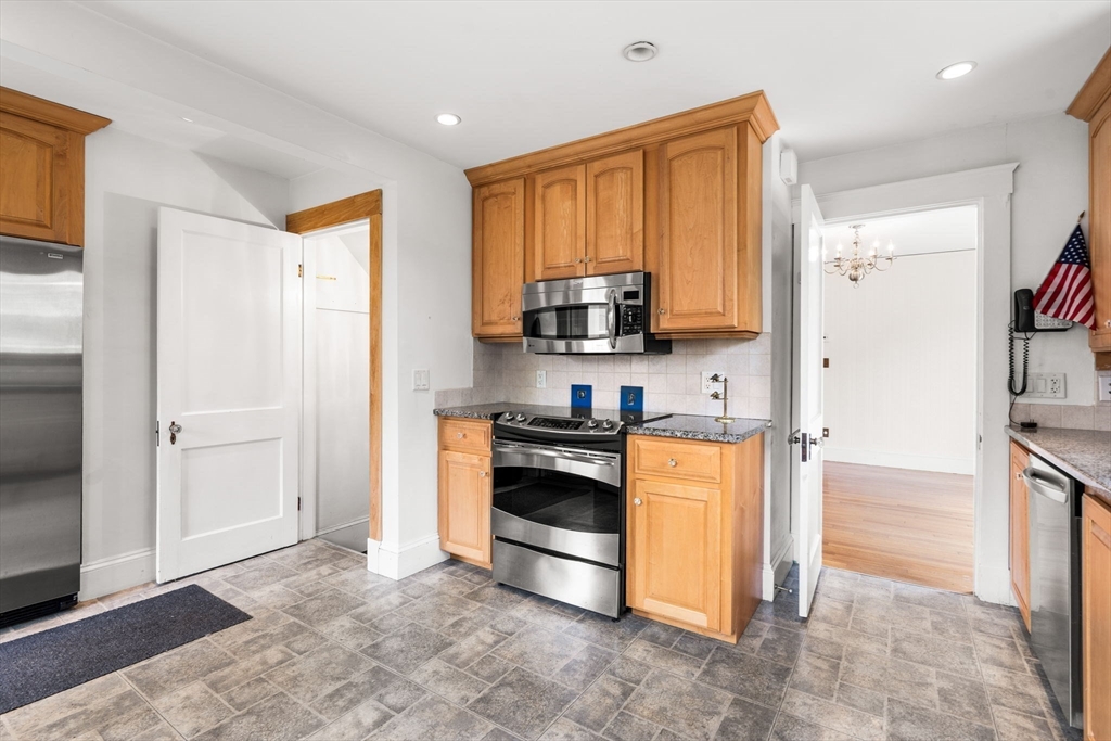 8 Auburn Road Beverly, MA 01915 - Photo 5 of 35 Gallery Image 5
