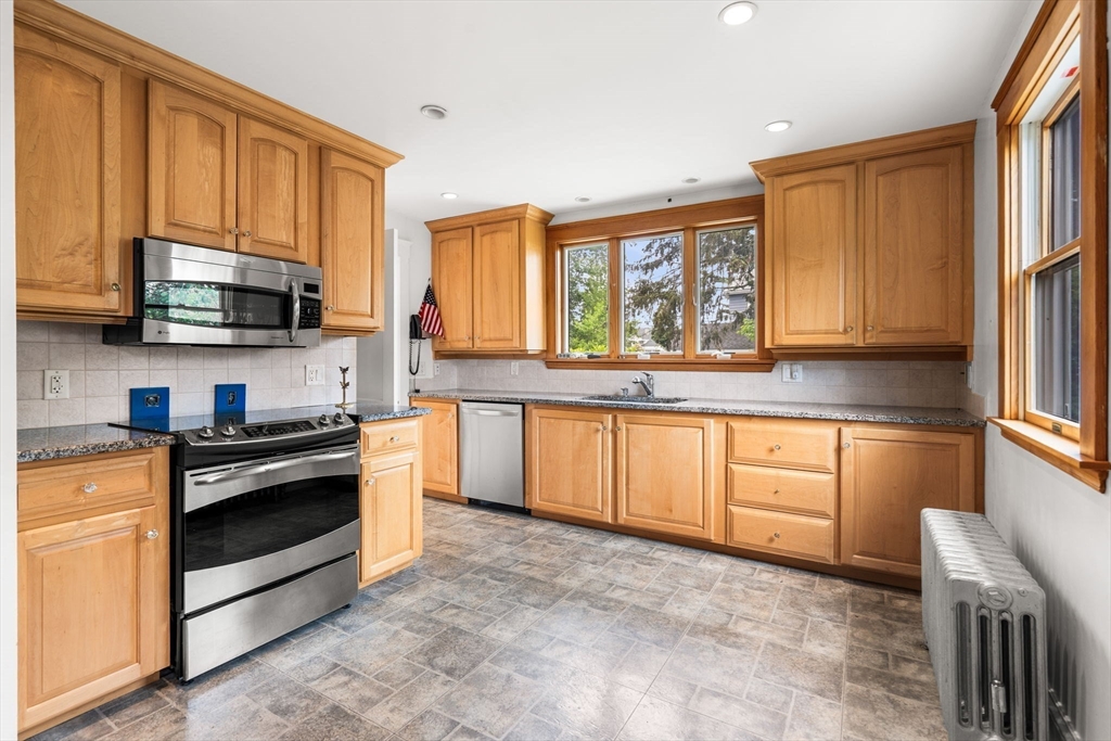 8 Auburn Road Beverly, MA 01915 - Photo 6 of 35 Gallery Image 6