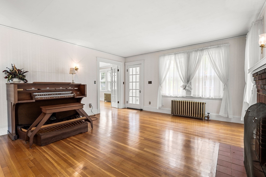 8 Auburn Road Beverly, MA 01915 - Photo 10 of 35 Gallery Image 10