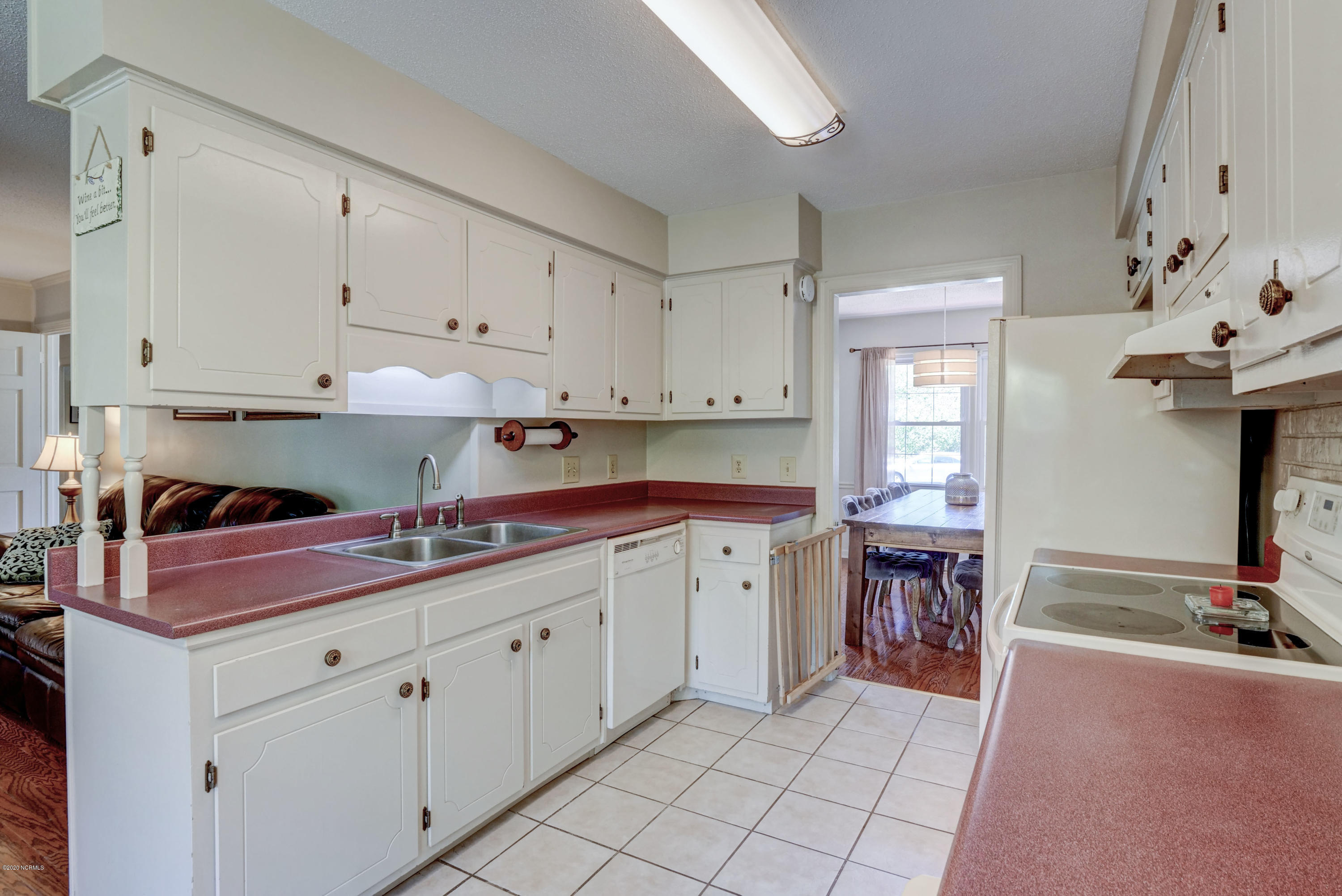 118 Buccaneer Road Wilmington, NC 28409 - Photo 14 of 32 Kitchen