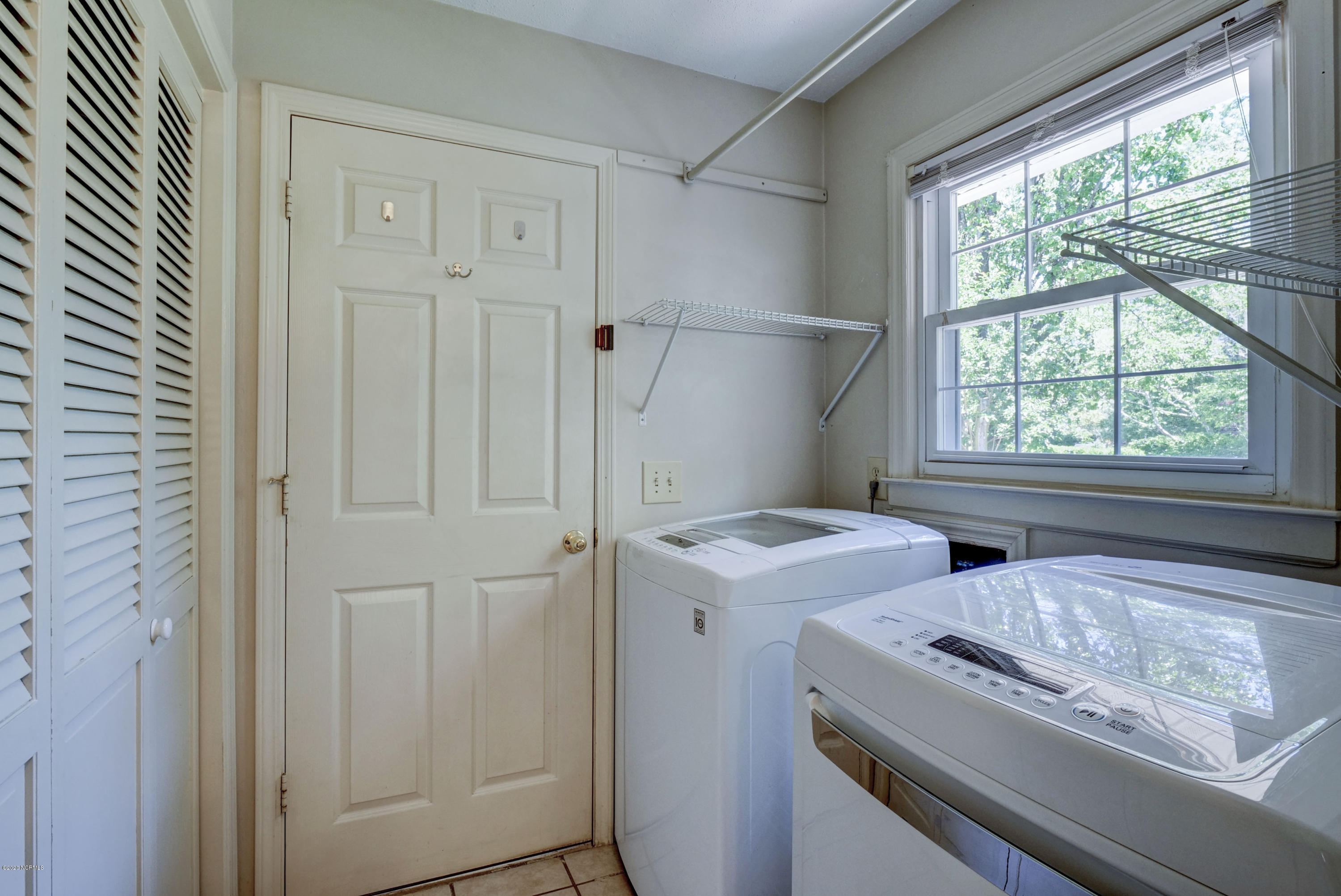 118 Buccaneer Road Wilmington, NC 28409 - Photo 16 of 32 Laundry Room/Pantry