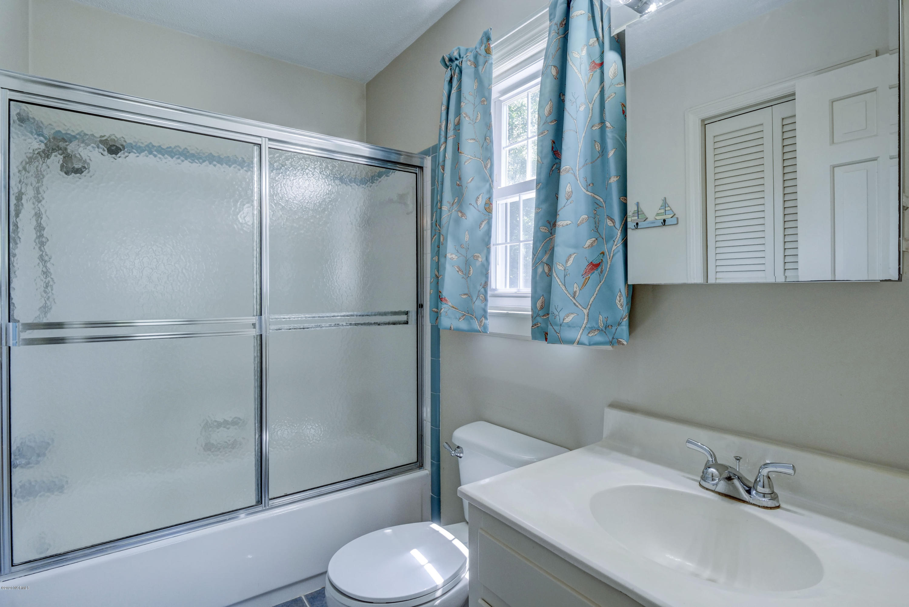 118 Buccaneer Road Wilmington, NC 28409 - Photo 19 of 32 Master Bathroom
