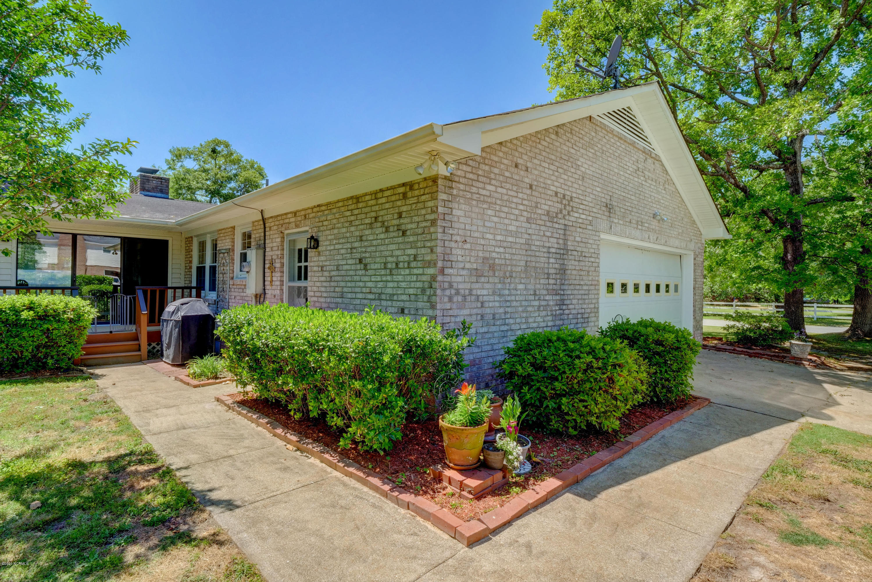 118 Buccaneer Road Wilmington, NC 28409 - Photo 30 of 32 2 Car Garage