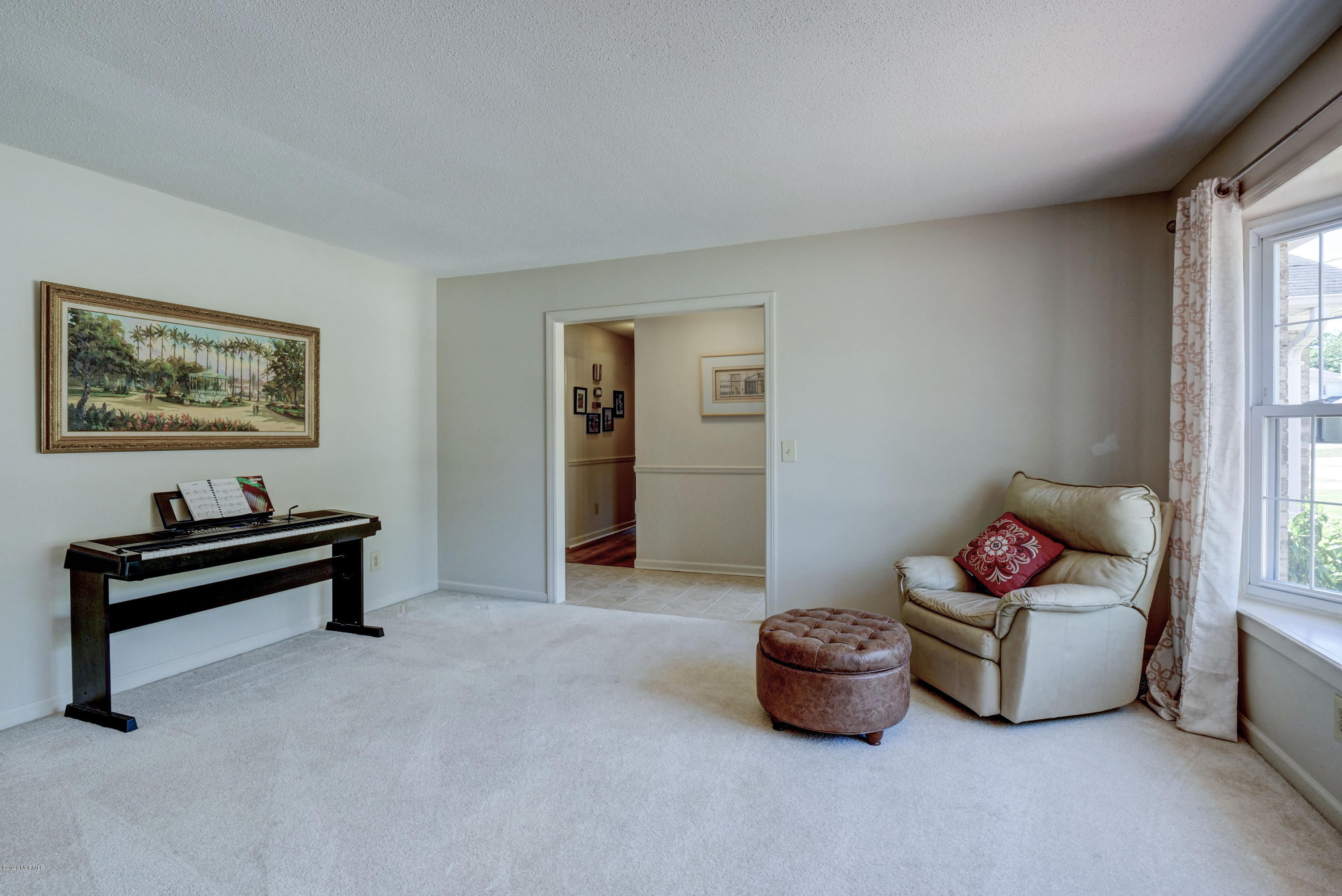 118 Buccaneer Road Wilmington, NC 28409 - Photo 7 of 32 Living Room/Foyer