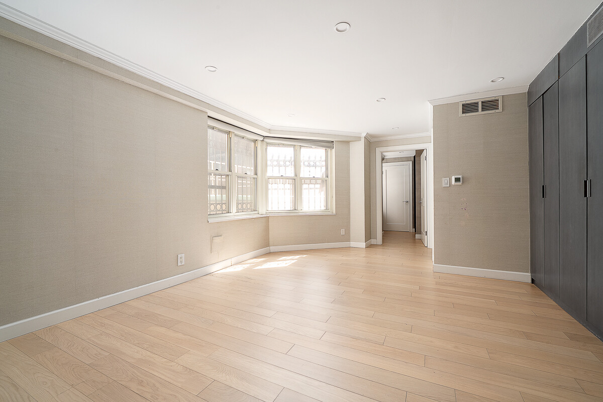 205 East 63rd Street, Unit 2AB Manhattan, NY 10065 - Photo 12 of 17