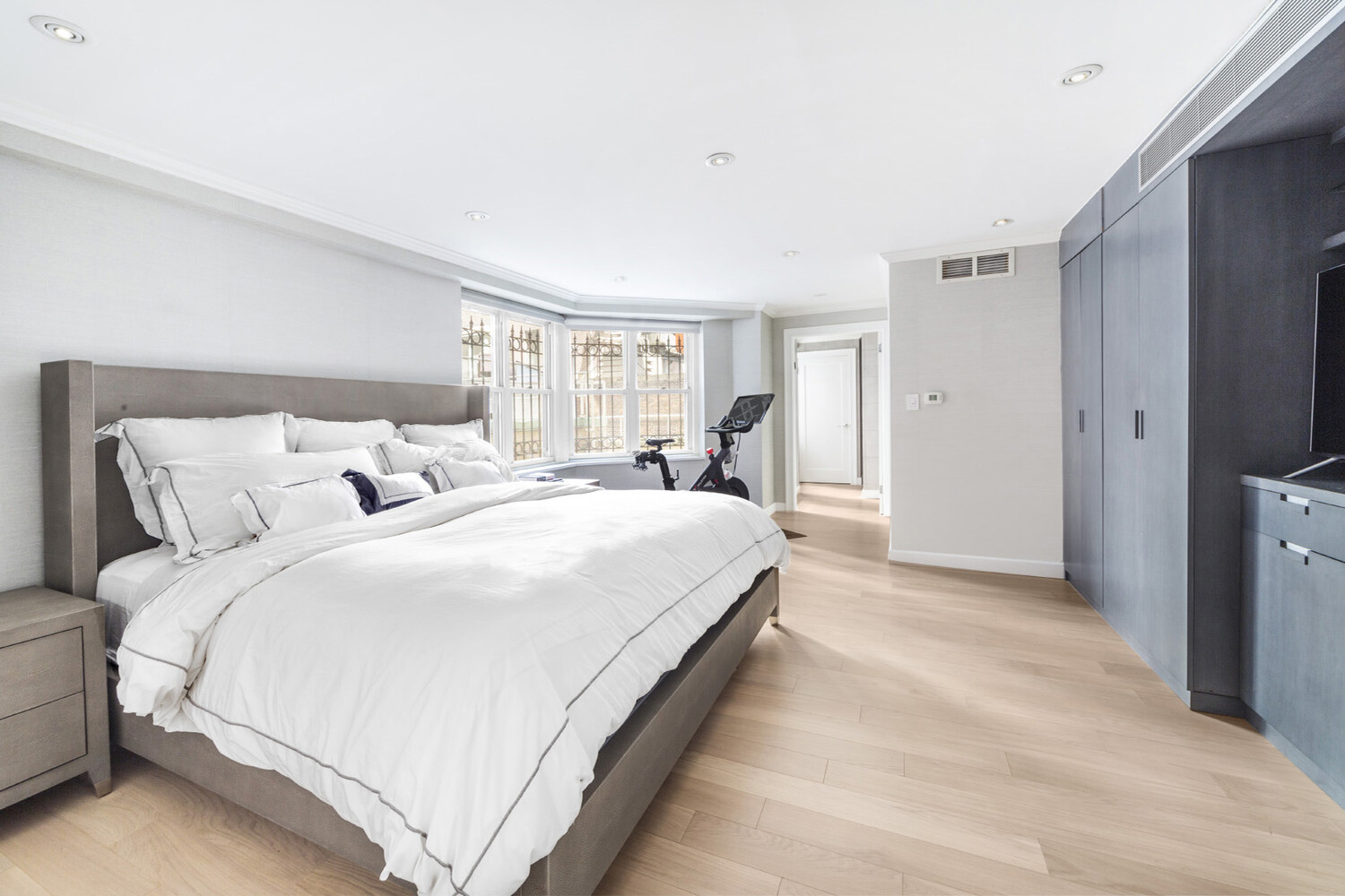 205 East 63rd Street, Unit 2AB Manhattan, NY 10065 - Photo 6 of 17