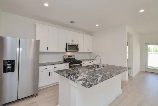 $2,100 | 7831 Sanremo Drive, Richmond, TX 77406