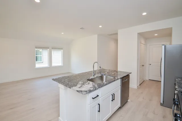 $2,100 | 7831 Sanremo Drive, Richmond, TX 77406